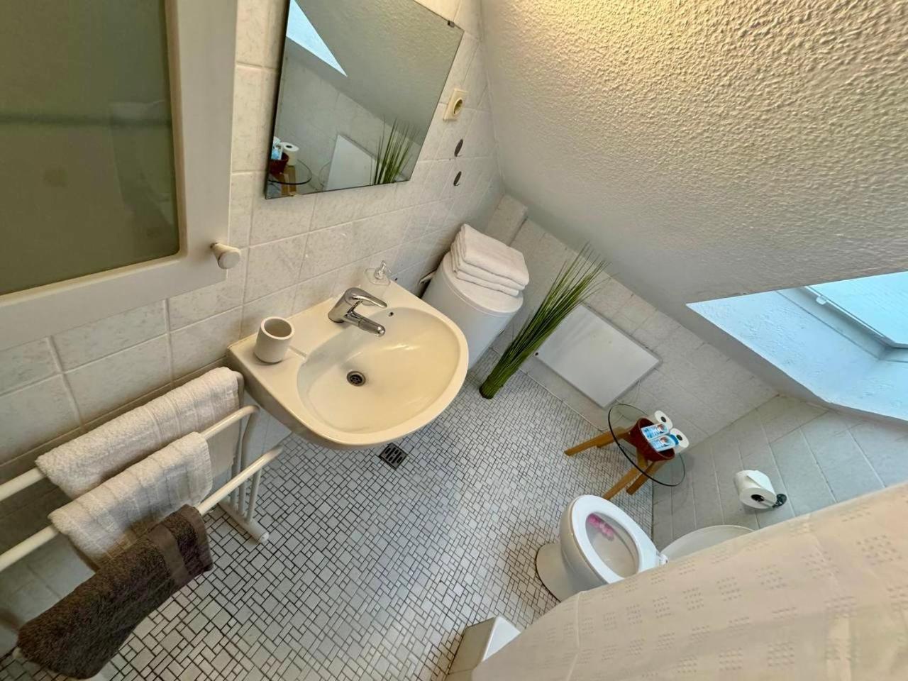 Marienhaus Apartment - Zentral, Parken, Netflix, Kontaktloses Einchecken Вупперталь Экстерьер фото